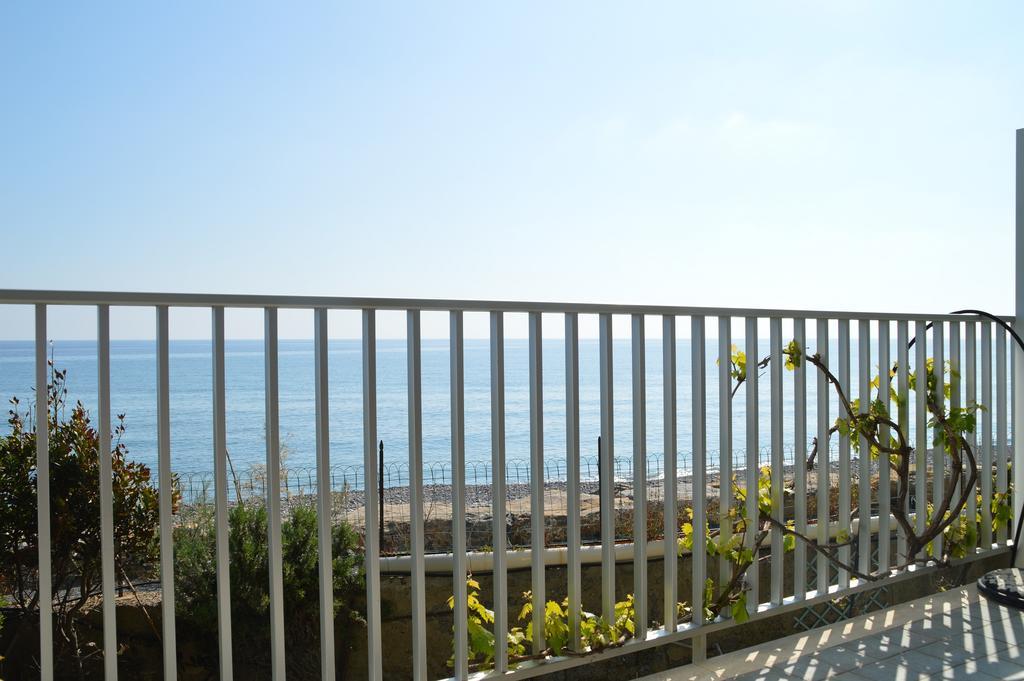 Riva Beach Apartment Riva Ligure Exteriör bild