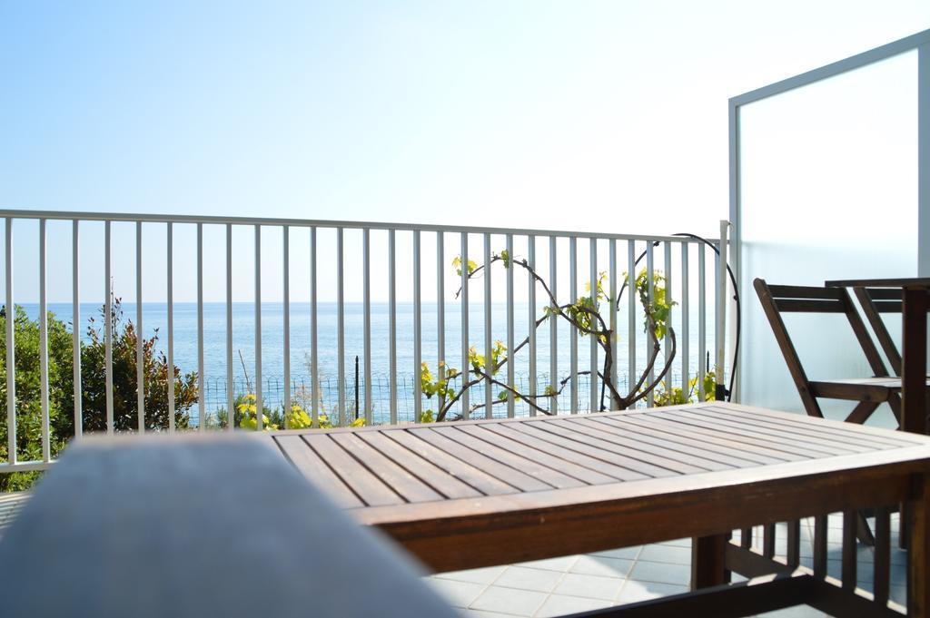 Riva Beach Apartment Riva Ligure Exteriör bild